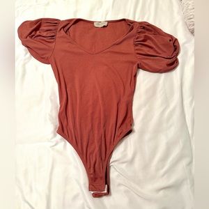 Ruffled shoulder Short Sleeve body suit